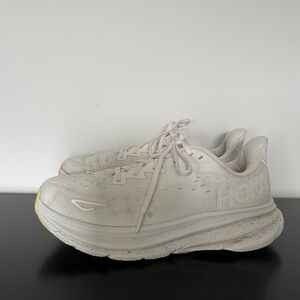 HOKA Women's Clifton 9 White Lemonade Size 9.5